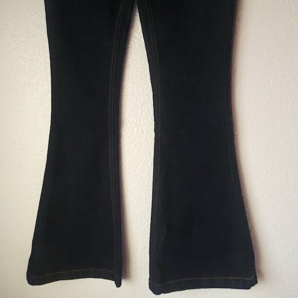 Studio 12 women's size 7 dark blue flare jeans - Picture 3 of 13